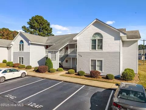 124 W Victoria Ct #B, Greenville, NC 27834