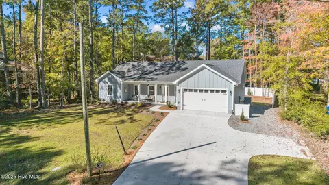 1403 Seafarer Dr, Oriental, NC 28571