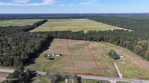 1 S Nc 41 Hwy, Wallace, NC 28466
