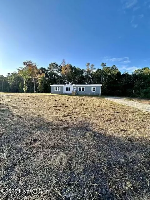 106 Douglas Dr, Holly Ridge, NC 28445