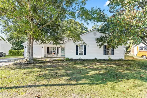 305 Paddock Pl, Jacksonville, NC 28546