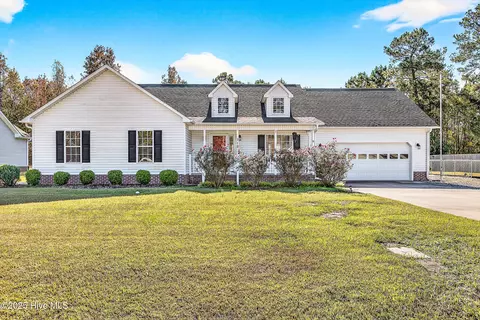 115 Flat Rock Ln, Richlands, NC 28574