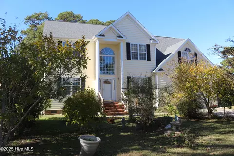 109 Black Bass Ln, Knotts Island, NC 27950