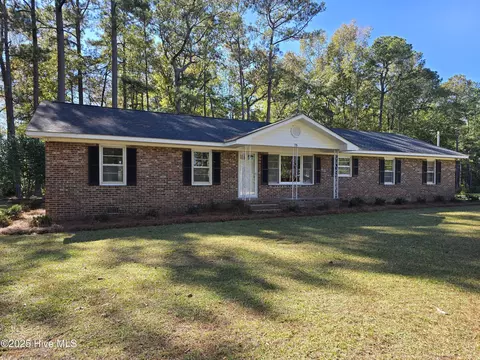 75 Pineland Woods Dr, Whiteville, NC 28472