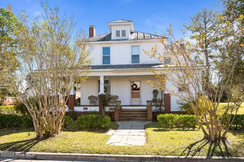 201 S 6th St, Creswell, NC 27928