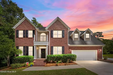 403 Country Club Dr, Jacksonville, NC 28546