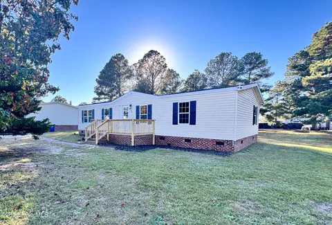 106 Peppertree Ln, Raeford, NC 28376