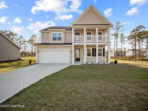 111 Ballantine Grove Ln, Newport, NC 28570