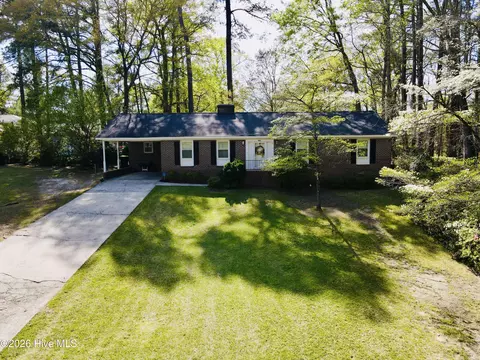 903 E Woodlawn Dr, Williamston, NC 27892