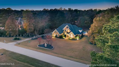 951 White Horse Dr, Greenville, NC 27834