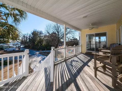 129 Sunset Dr, Cedar Point, NC 28584