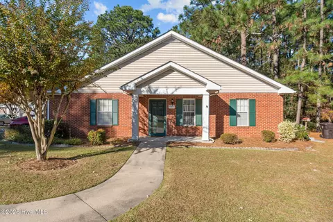 1302 Chancery Ct, Aberdeen, NC 28315
