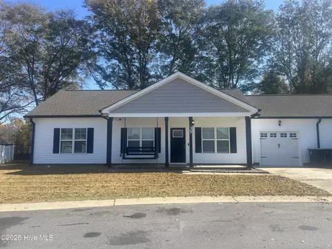 35 Kevior Ave, Four Oaks, NC 27524