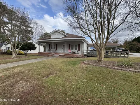 105 S 4th St, Macclesfield, NC 27852