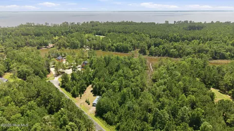 408 Tarpon Pointe Rd, Bath, NC 27808 photo 9