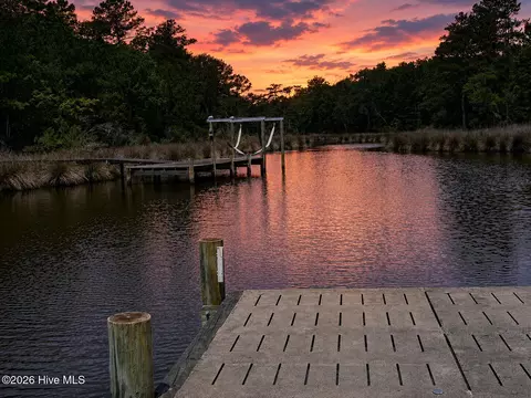 408 Tarpon Pointe Rd, Bath, NC 27808