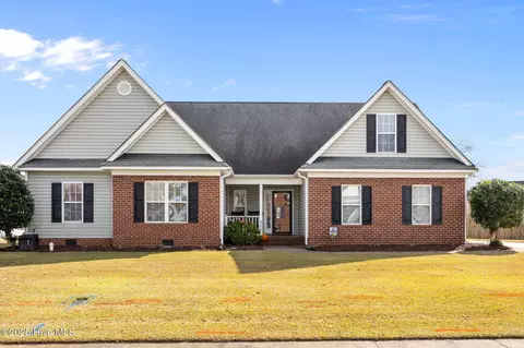 312 Brogden Ct, Winterville, NC 28590