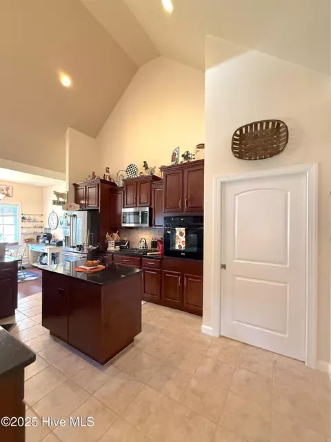 Kitchen - 349 Barwick Dr, Washington, NC 27889 photo 3 of 7