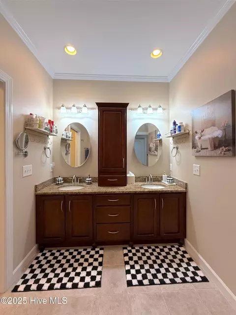 Bath - 349 Barwick Dr, Washington, NC 27889 photo 2 of 9