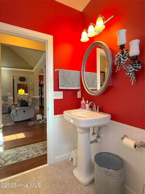 Bath - 349 Barwick Dr, Washington, NC 27889 photo 1 of 9