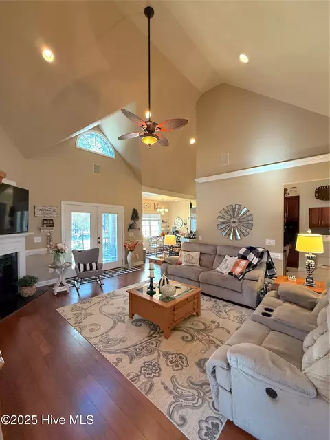 Living - 349 Barwick Dr, Washington, NC 27889 photo 2 of 3