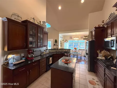 Kitchen - 349 Barwick Dr, Washington, NC 27889 photo 2 of 7