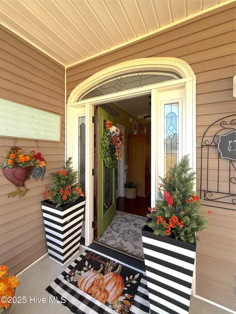 Entry Way - 349 Barwick Dr, Washington, NC 27889 photo 1 of 5
