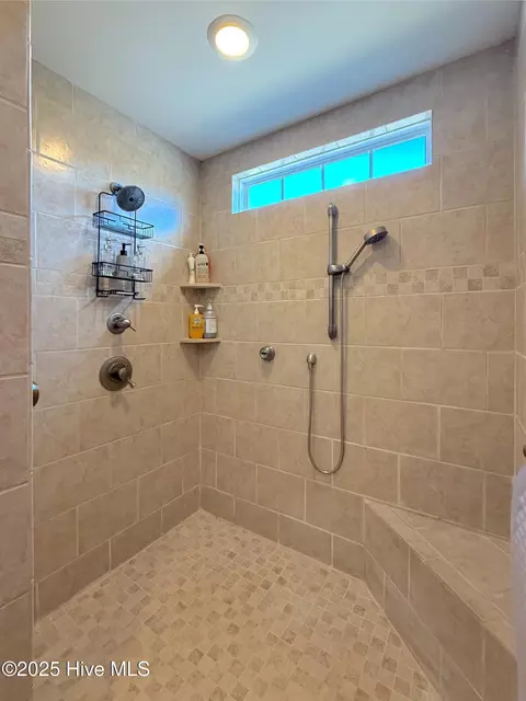 Bath - 349 Barwick Dr, Washington, NC 27889 photo 4 of 9