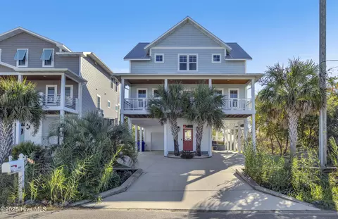 611 Third St S, Carolina Beach, NC 28428