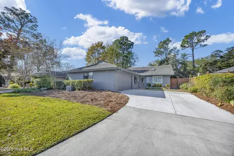 1204 Bayside Cir W, Wilmington, NC 28405