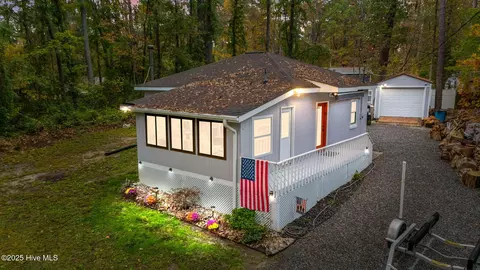 588 River Rd, Blounts Creek, NC 27814