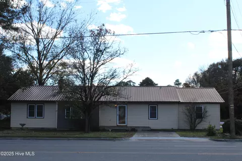 513 W Main St, Beulaville, NC 28518