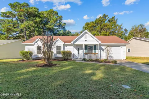 126 Broadleaf Dr, Jacksonville, NC 28546