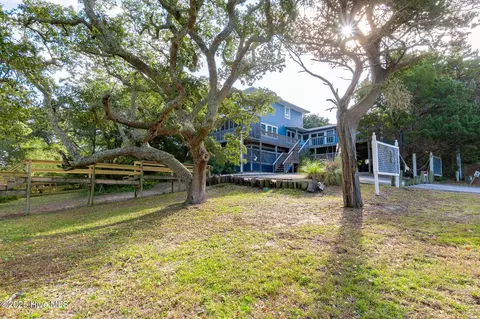 3904 Emerald Dr, Emerald Isle, NC 28594