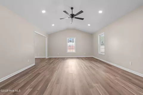 Living - 215 Beech St, Hamlet, NC 28345 photo 2 of 5