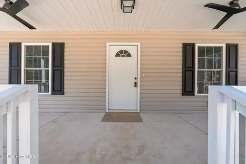 Exterior - 215 Beech St, Hamlet, NC 28345 photo 9 of 10