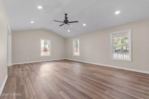 Living - 215 Beech St, Hamlet, NC 28345 photo 3 of 5