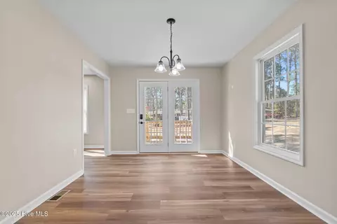 Dining - 215 Beech St, Hamlet, NC 28345 photo 2 of 3
