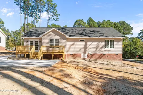 Exterior - 215 Beech St, Hamlet, NC 28345 photo 6 of 10
