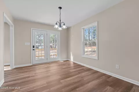 Dining - 215 Beech St, Hamlet, NC 28345 photo 1 of 3