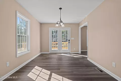 Dining - 217 Beech St, Hamlet, NC 28345 photo 1 of 3