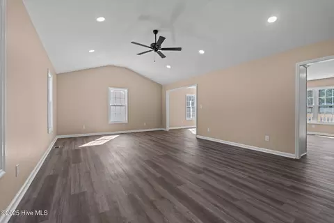 Living - 217 Beech St, Hamlet, NC 28345 photo 1 of 3