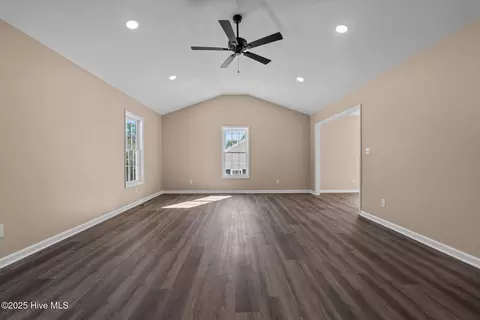 Living - 217 Beech St, Hamlet, NC 28345 photo 2 of 3