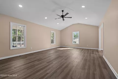 Living - 217 Beech St, Hamlet, NC 28345 photo 3 of 3