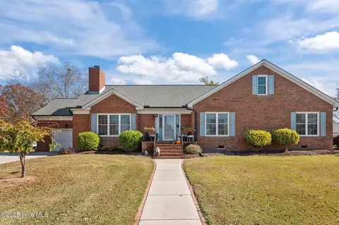 3702 Water Oak Ln, Greenville, NC 27858