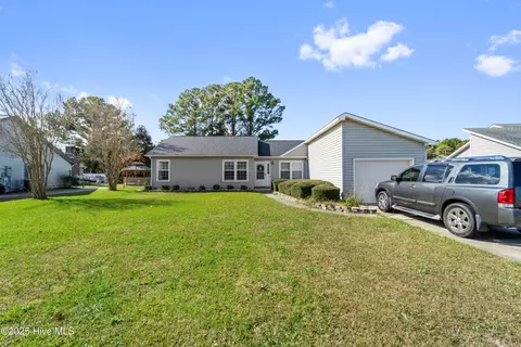 2461 Saddleridge Dr, Midway Park, NC 28544