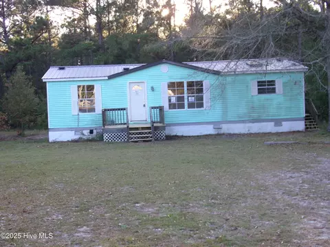 158 Brians Woods Rd, Maple Hill, NC 28454