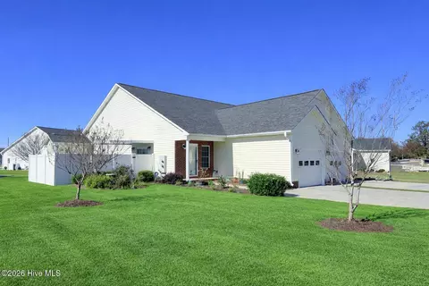 2050 Briarwood Dr, Kinston, NC 28501