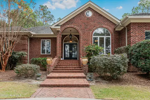 214 Plantation Dr, Southern Pines, NC 28387