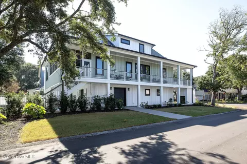 434 Settlers Ln, Kure Beach, NC 28449